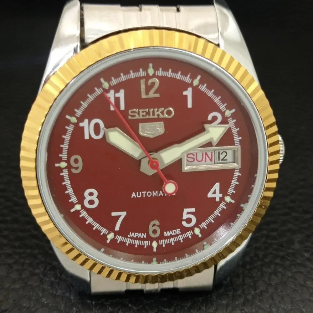 Vintage 1973 Seiko Automatic Mens Silver Watch W/daydate & Red accents